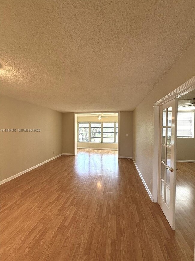 Foto del edificio - 6001 NW 61st Ave