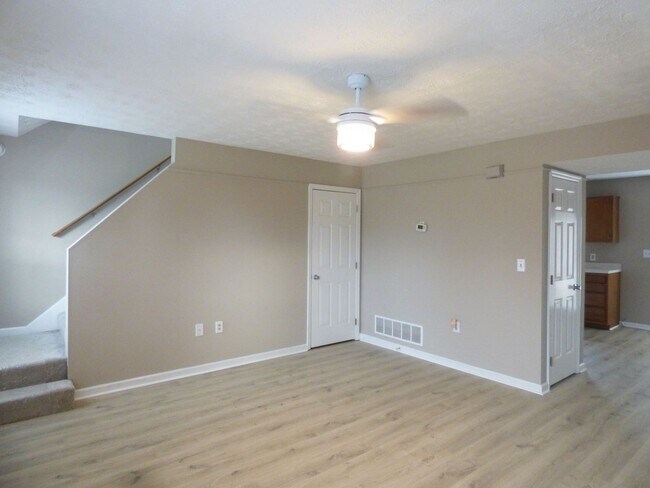 Foto del edificio - 338 E Oak St