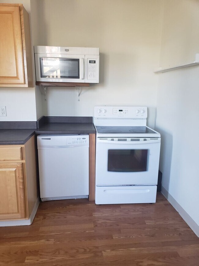 Building Photo - 605-607 1st Avenue SW