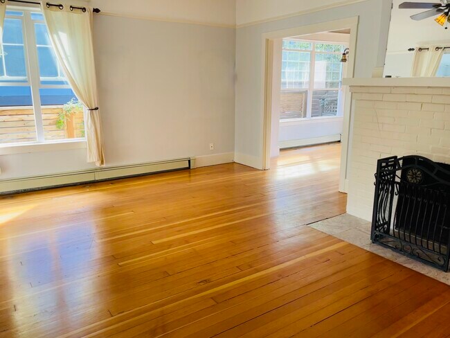 Living room - 2005 23rd Ave W