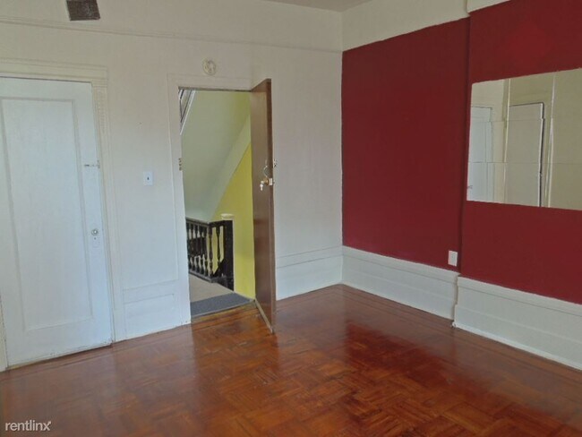 Building Photo - 2 br, 1 bath Townhome - 285 New York Ave