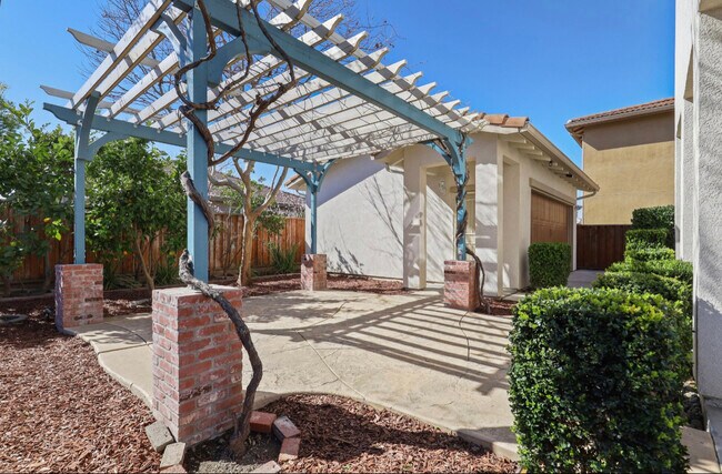 Building Photo - 16999 Sierra Gold Trl