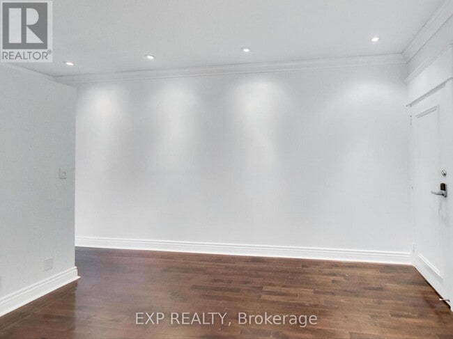 Building Photo - 38 River St