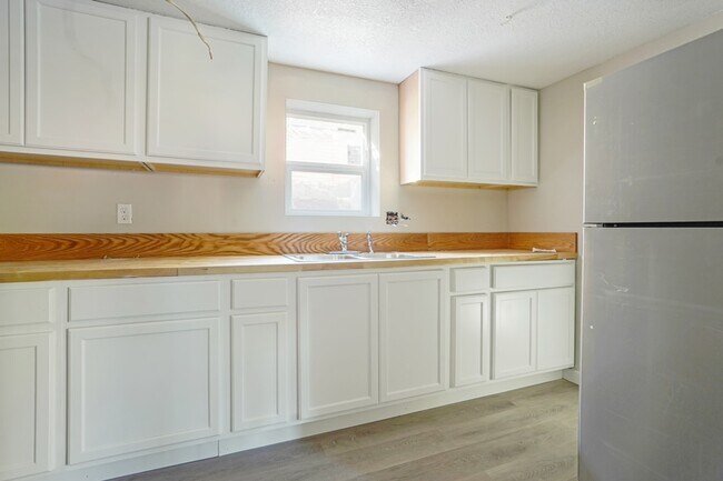 Cocina y electrodomésticos nuevos - 237 W 16th St