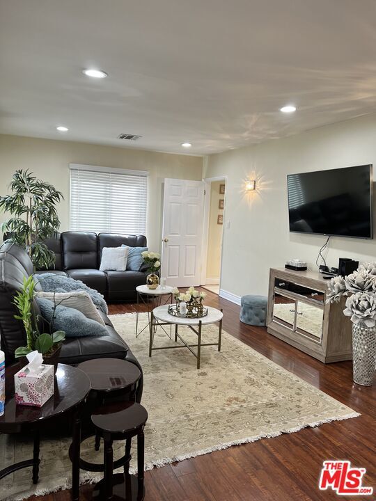 Foto del edificio - 6443 Agnes Ave