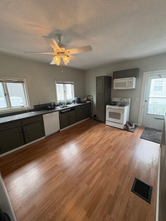 Foto del edificio - 50 Bromfield Rd