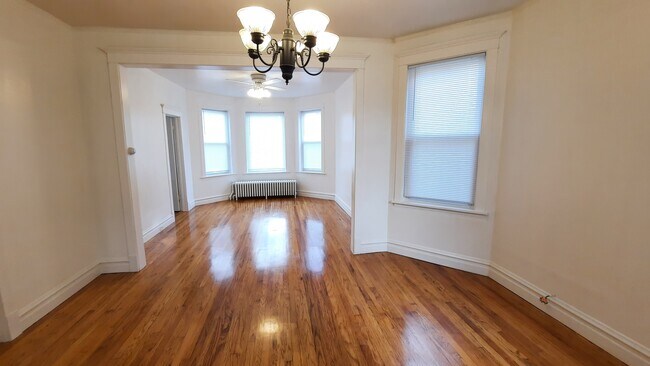 Building Photo - 2248 N Avers Ave