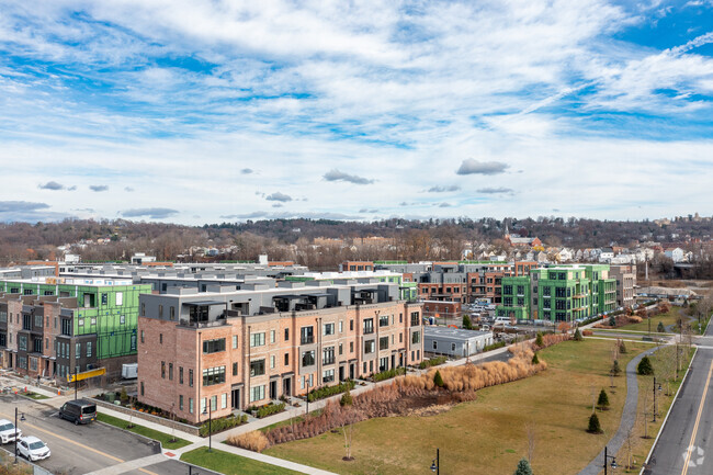 Foto aérea - Brownstones & Lofts at Edge-on-Hudson