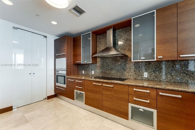 Foto del edificio - 5959 Collins Ave