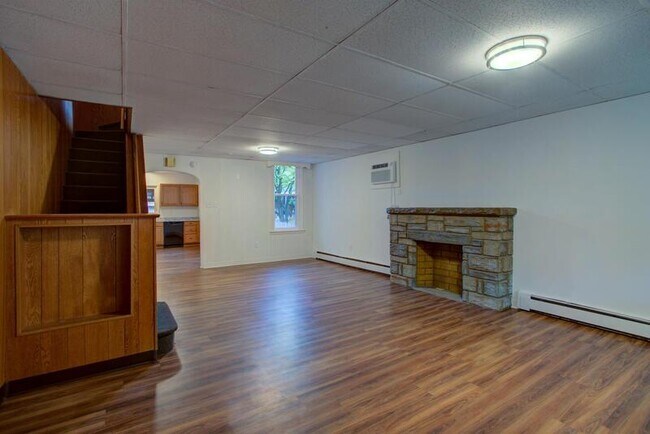 Building Photo - 820 6th Street