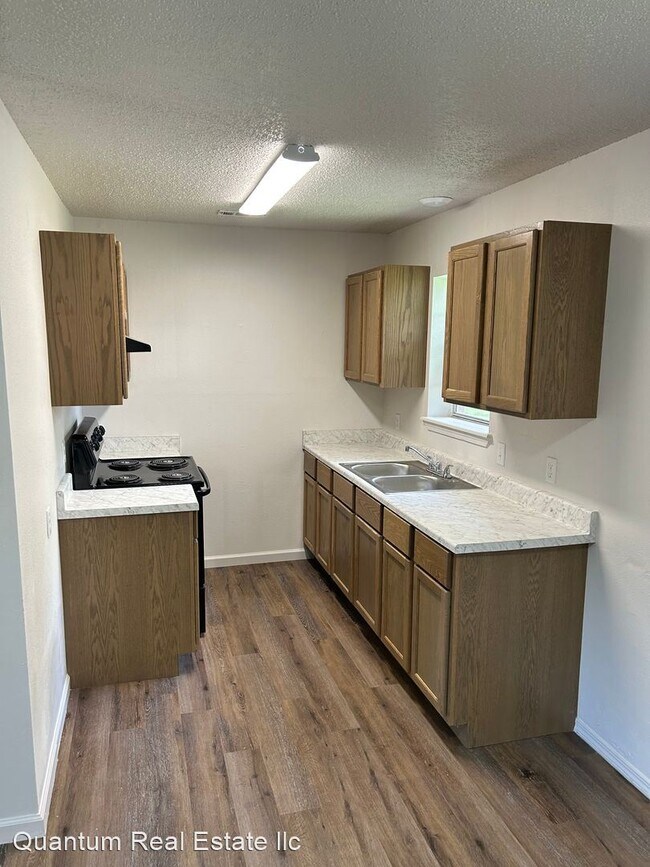 Building Photo - 3 br, 1.5 bath House - 207 NANCY LN
