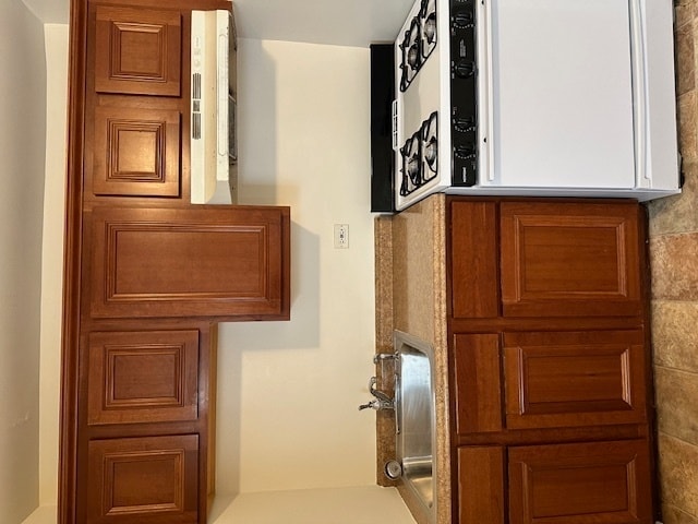 Building Photo - 2332 W Eastwood Ave