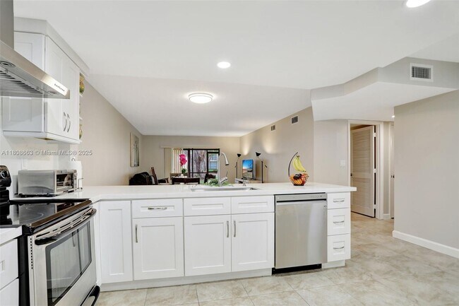 Foto del edificio - 4940 E Sabal Palm Blvd