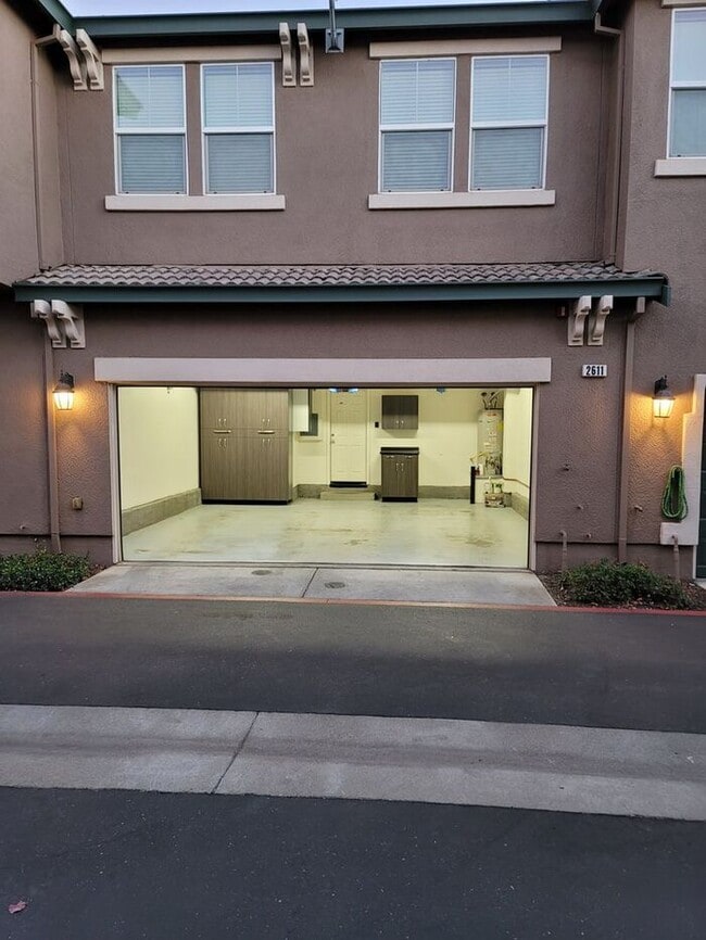 Building Photo - 2611 Las Palomas Loop