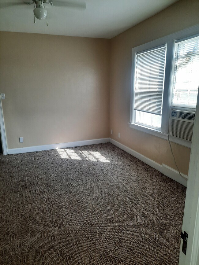 Living Room - 226 E 5th Ave