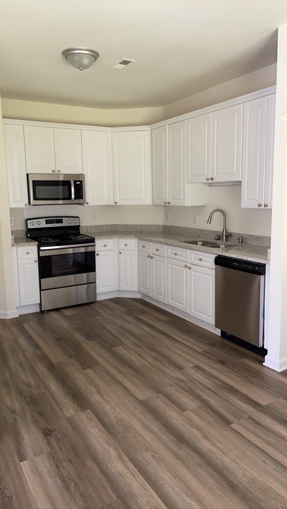 Building Photo - 10411 Hellebore Rd