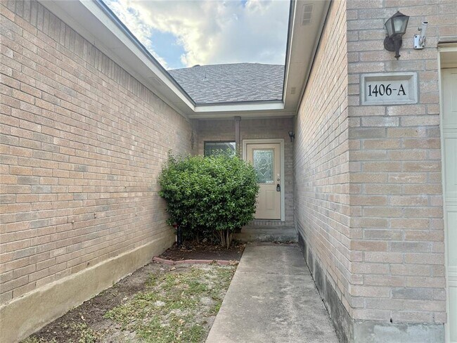 Building Photo - 1406 Bergin Ct
