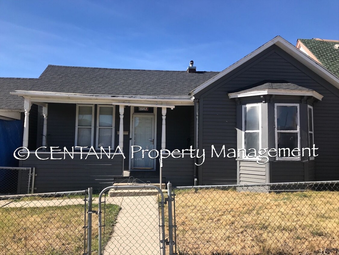 Primary Photo - Centrally located 1 bedroom home with fenc...
