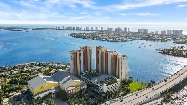 Building Photo - 2650 Lake Shore Dr