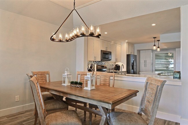 Building Photo - 8840 S Sea Oaks Way