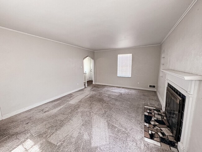 Foto del edificio - 2710 Henderson Rd