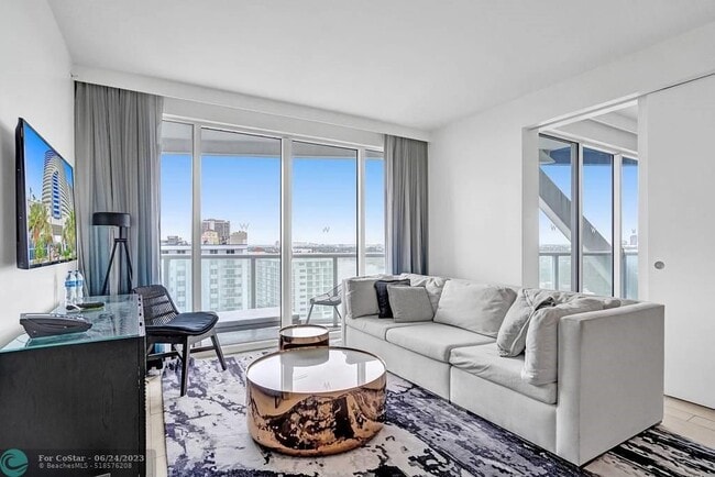 Building Photo - 3101 Bayshore Dr