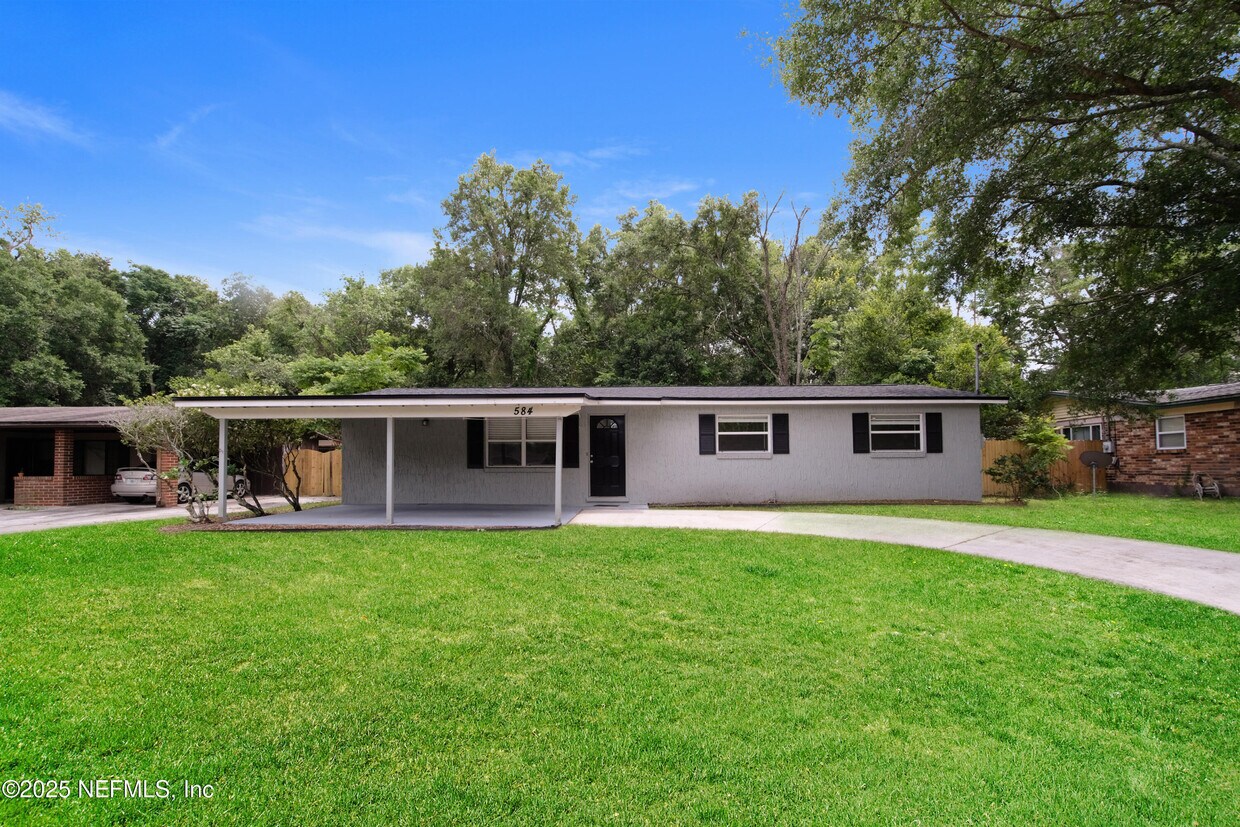 Foto principal - 584 Clermont Ave S