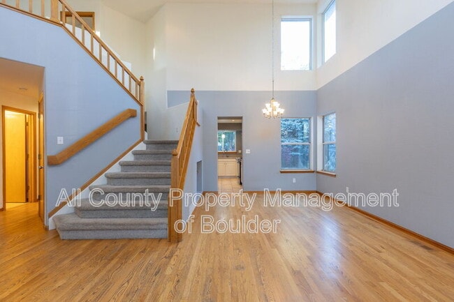 Building Photo - 190 Mercator Ave
