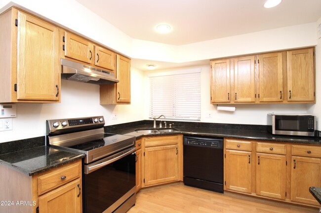 Foto del edificio - 16644 N 33rd St