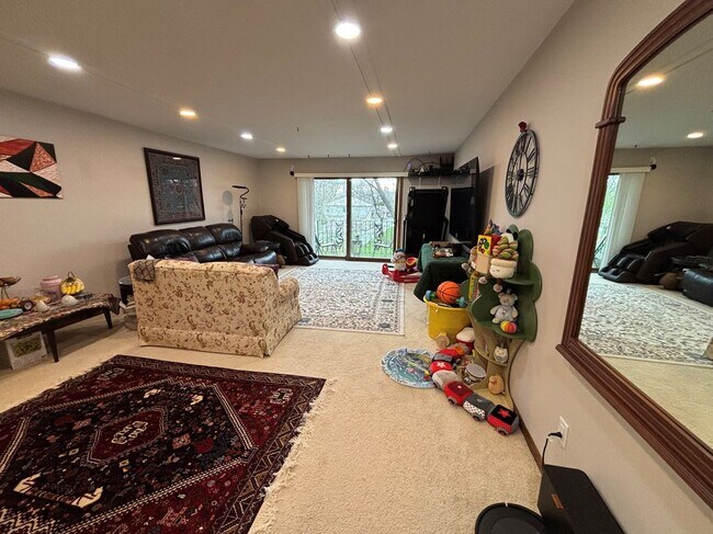 Foto del edificio - 7530 N Port Washington Rd