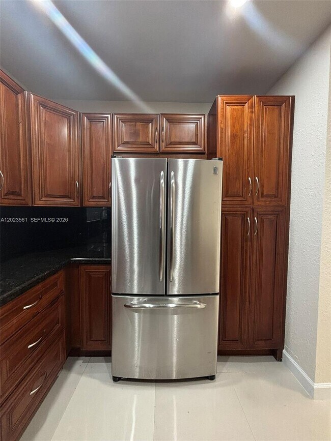Foto del edificio - 1648 SW 13th St