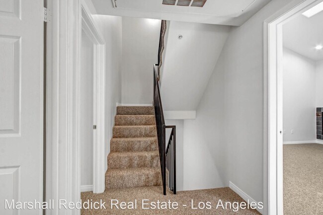 Foto del edificio - 3 br, 4 bath House - 5521 Kester Ave Unit 9