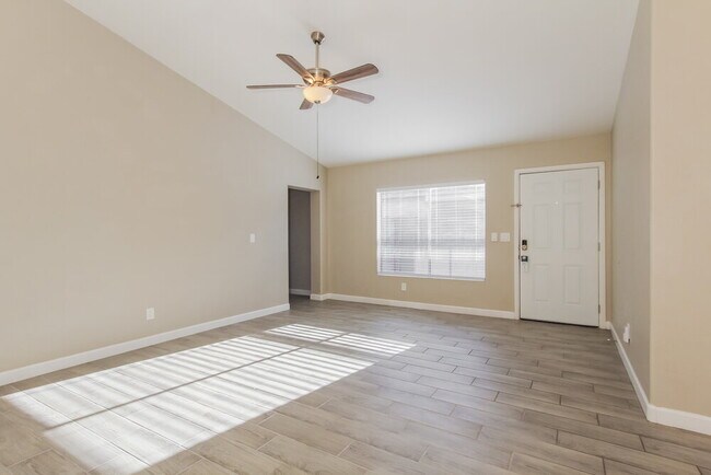 Foto del edificio - 10856 W Ruth Ave
