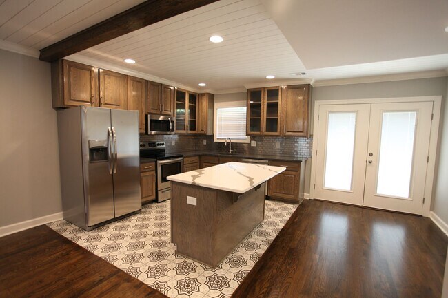 Building Photo - Luxury 4 Bedroom Home Available for Fall 2026!
