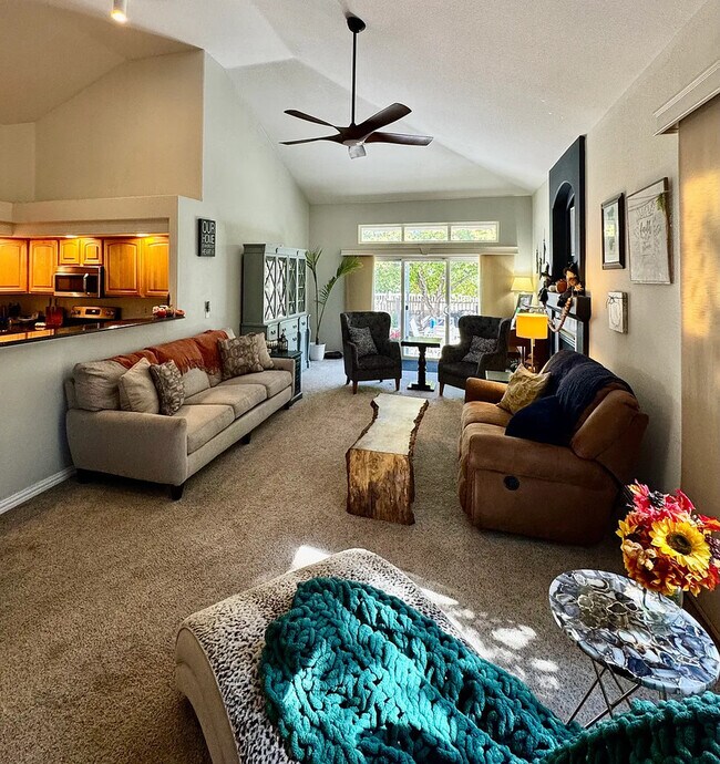 Foto del edificio - 1011 S Valentia St