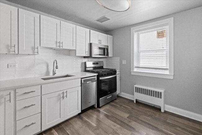 Foto del edificio - 0 bedroom in Chicago IL 60645