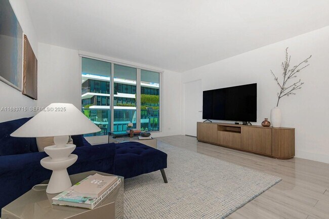 Building Photo - 2301 Collins Ave