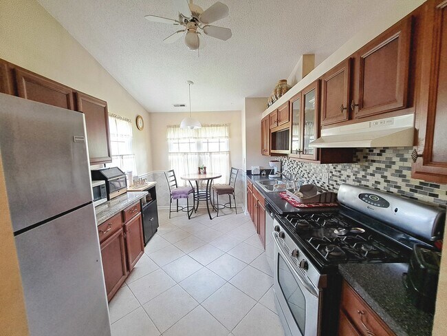 Foto del edificio - 216 Stoneybrook Ln