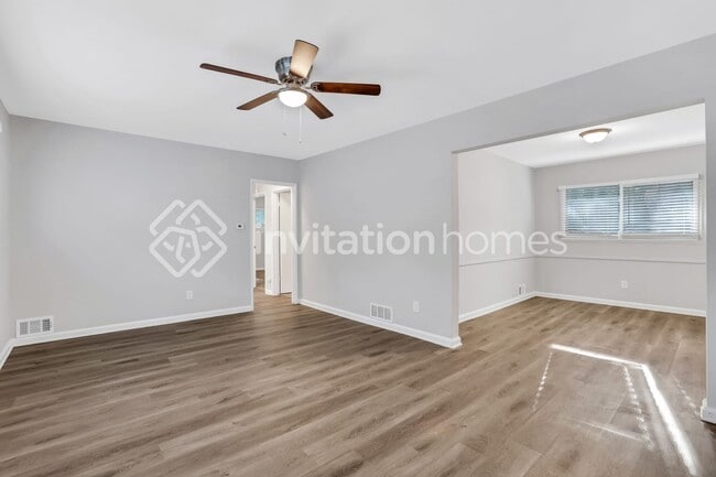Building Photo - 2890 Delowe Dr