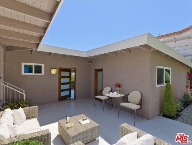 Building Photo - 8410 Harold Way
