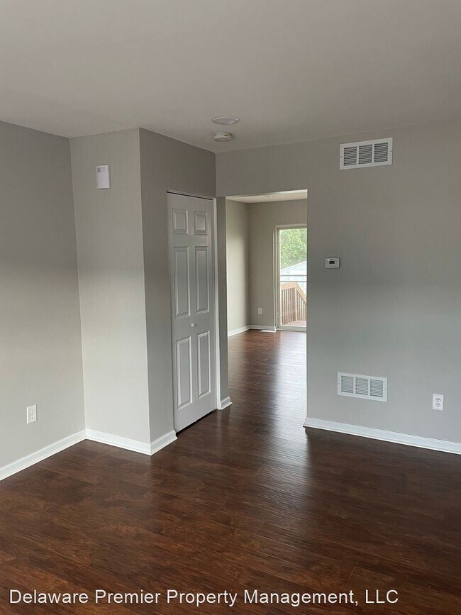 Building Photo - 3 br, 2.5 bath House - 243 Vincent Circle
