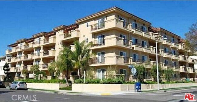 Foto del edificio - 11911 Mayfield Ave