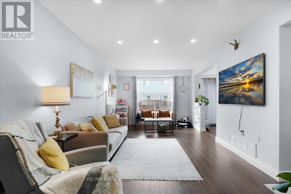 Primary Photo - 104-104 Frances Ave