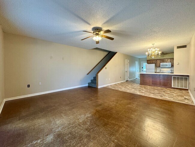 Foto del edificio - 2/1.5 1400sqft Townhouse with Water, Trash...