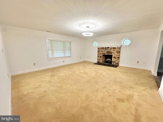 Building Photo - 9 Beechwood Ave