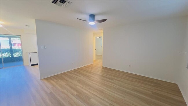 Building Photo - 8675 Lantana Dr