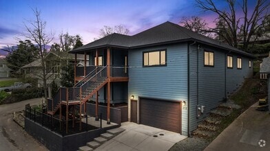 Building Photo - 213 Peek St