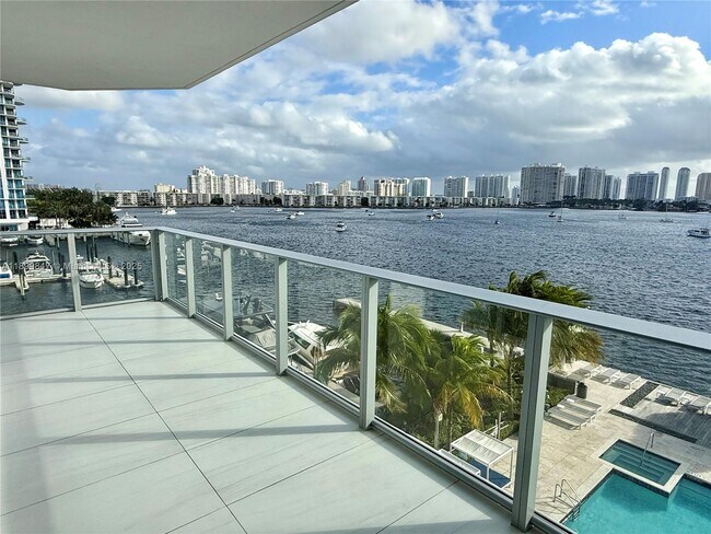 Foto del edificio - 17111 Biscayne Blvd