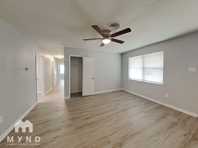 Foto del edificio - 1329 E Anthony St