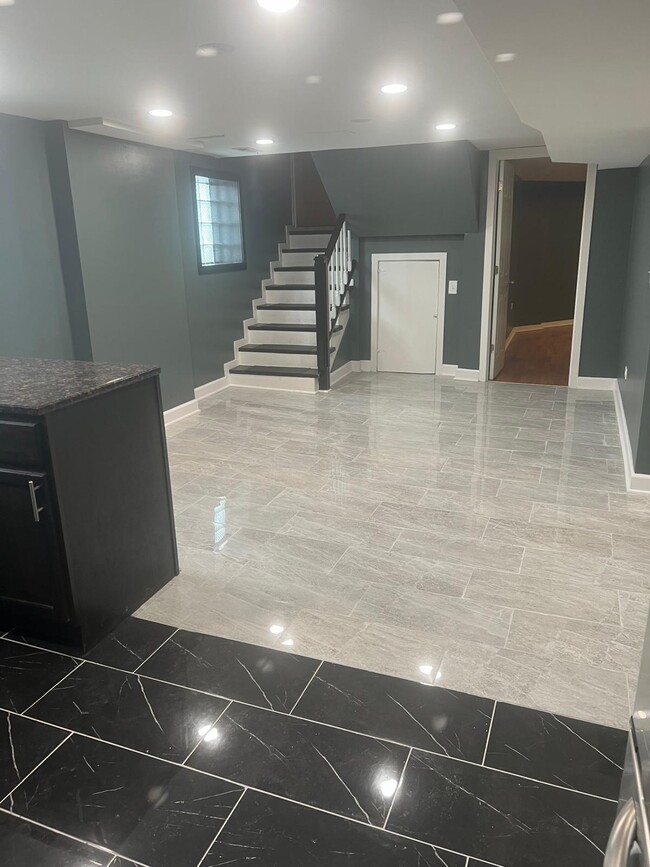 Foto del edificio - 6164 N Hamilton Ave